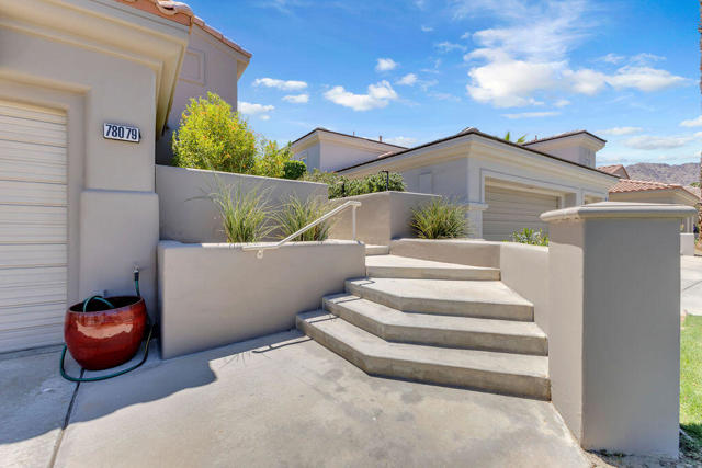 78079 Calle Norte, La Quinta CA: https://media.crmls.org/mediaz/c874ef9e-3b78-4827-a36d-592262d9797b.jpg
