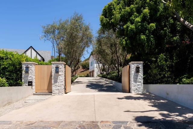6260 Waverly Avenue, La Jolla CA: https://media.crmls.org/mediaz/c875e595-7212-453c-b983-8ff7f70ba82c.jpg