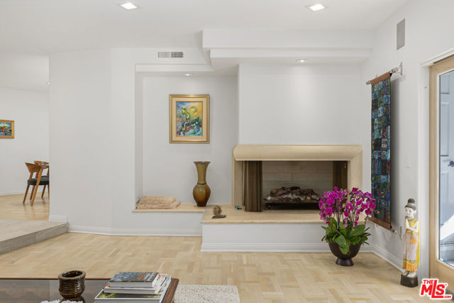1708 Clear View Drive, Beverly Hills CA: https://media.crmls.org/mediaz/c875e72a-64f5-49e5-9dac-1cf7dcea047a.jpg