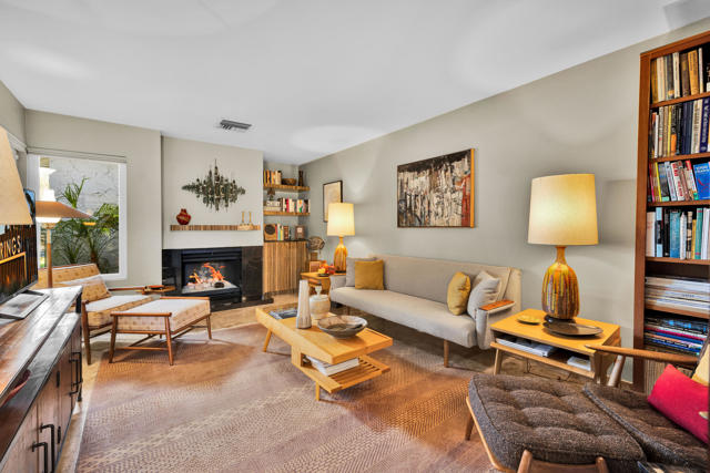 2327 Casitas Way, Palm Springs, CA 92264