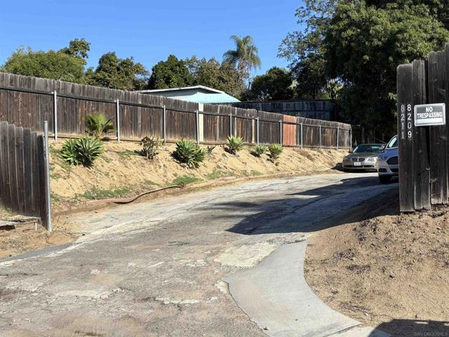 8209 8211 Jema Way, Lakeside CA: https://media.crmls.org/mediaz/c87611ce-46e1-46f5-9b70-2e9bcc89a397.jpg