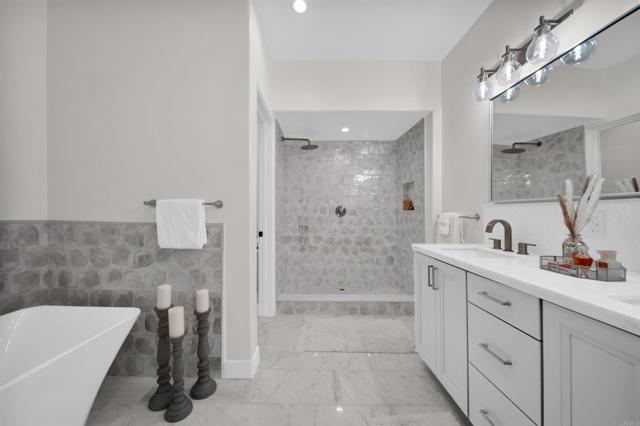 Image 38 of 59 For 812 Cleveland Street 1