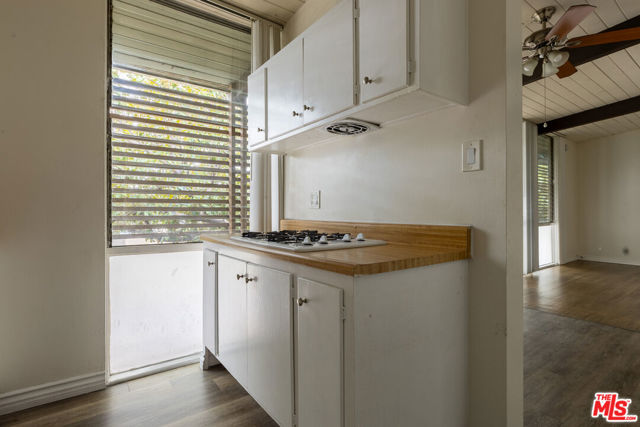 11133 Rose Avenue, Los Angeles CA: https://media.crmls.org/mediaz/c8771123-0258-48fa-9140-d02e5176ac82.jpg