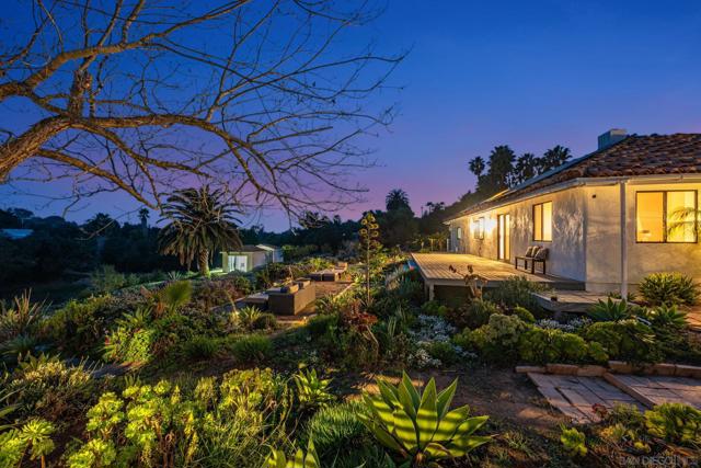 1761 Winterwarm Dr, Fallbrook CA: https://media.crmls.org/mediaz/c87734d6-6dac-406f-a833-7135c5d94662.jpg