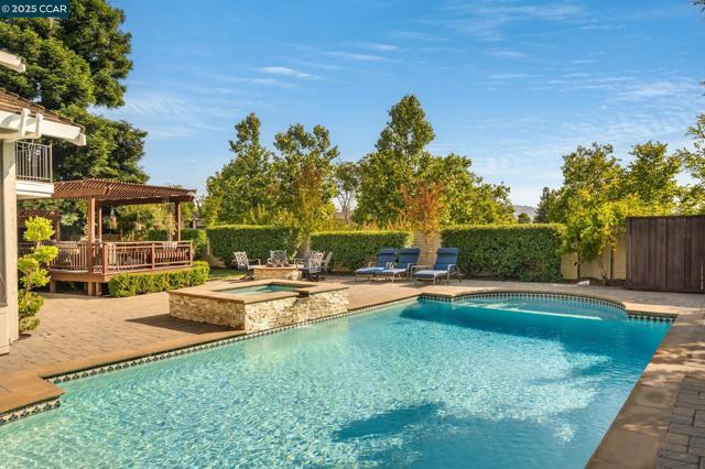 2060 Canyon Crest Ave, San Ramon CA: https://media.crmls.org/mediaz/c8774494-76ba-4d17-880f-44525a766aa2.jpg
