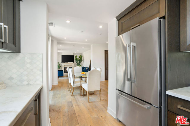 10523 Ashton Avenue, Los Angeles CA: https://media.crmls.org/mediaz/c87774bd-9207-415b-833e-edf338b35715.jpg