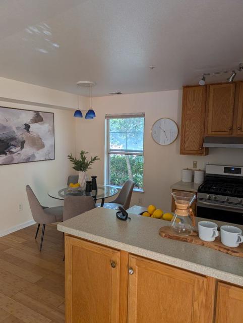 805 N San Antonio Road, Los Altos CA: https://media.crmls.org/mediaz/c877a40b-afe2-4e50-bebf-77754e57f57a.jpg