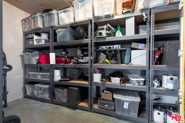 2336 28th Street, Santa Monica CA: https://media.crmls.org/mediaz/c877c62a-c745-4696-863b-2e9153952409.jpg