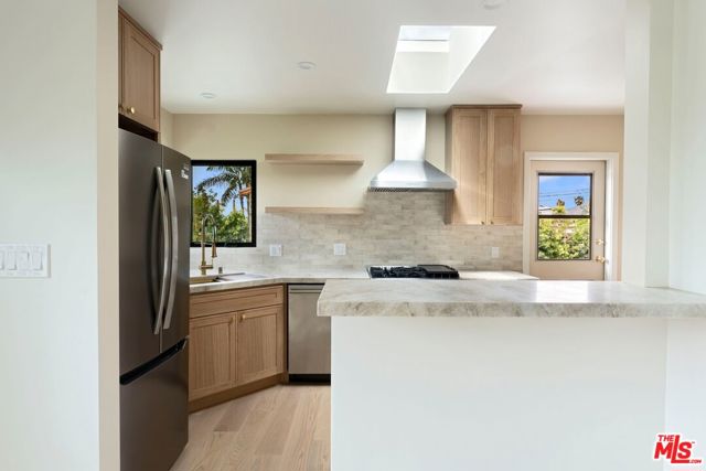 4718 Gaviota Avenue, Long Beach CA: https://media.crmls.org/mediaz/c8782f5b-9dd6-4c37-9e9e-a180ce5d36f3.jpg