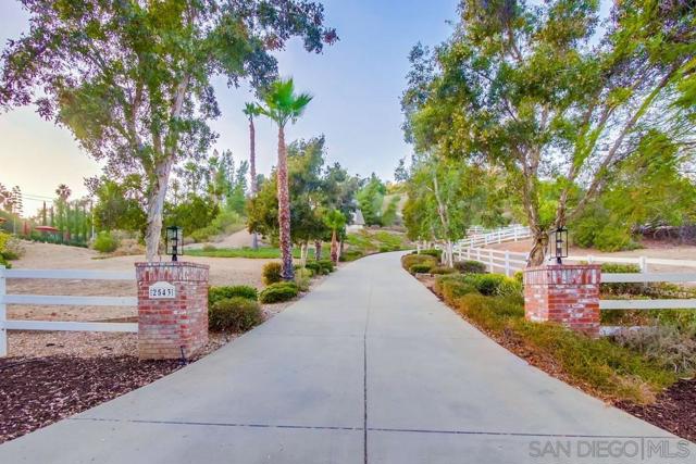 2543 Daisy Ln, Fallbrook CA: https://media.crmls.org/mediaz/c8787636-5c39-4004-81da-ae4efe2a462c.jpg