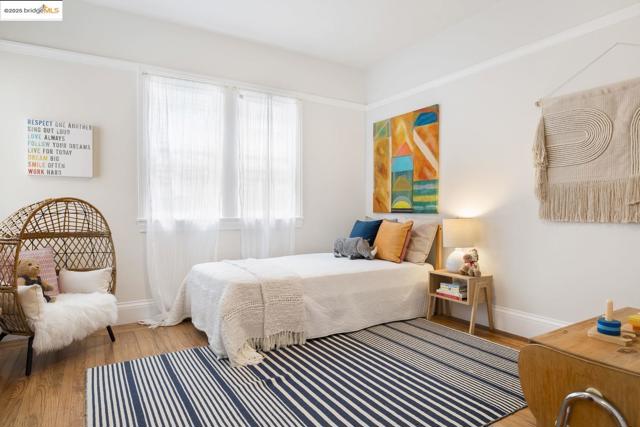 1814 Carleton ST, Berkeley CA: https://media.crmls.org/mediaz/c878dbf5-6267-4939-bca6-4be2ed13e2e8.jpg