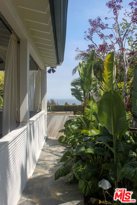 26799 Pacific Coast Highway, Malibu CA: https://media.crmls.org/mediaz/c8792317-3262-48bf-a378-005de57e557e.jpg