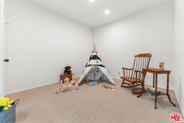 1119 23rd Street, Santa Monica CA: https://media.crmls.org/mediaz/c8794d5a-649f-4270-a5aa-feb9e75cd89c.jpg