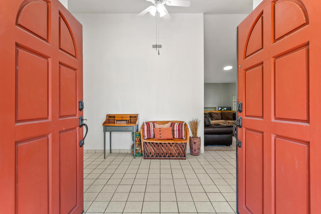 https://media.crmls.org/mediaz/c879d609-f643-4ca9-ba83-c09857022dfd.jpg?preset=X-Large