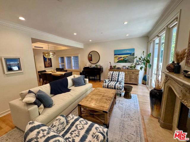 328 15th Street, Santa Monica CA: https://media.crmls.org/mediaz/c87a0eb8-2e81-48be-92b8-c40bddc37e94.jpg