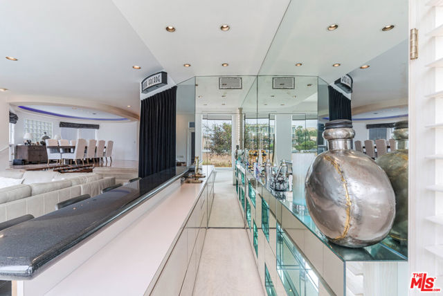 4611 Roma Court, Marina del Rey CA: https://media.crmls.org/mediaz/c87a998b-616b-46f8-96a3-ca6b822ee67d.jpg
