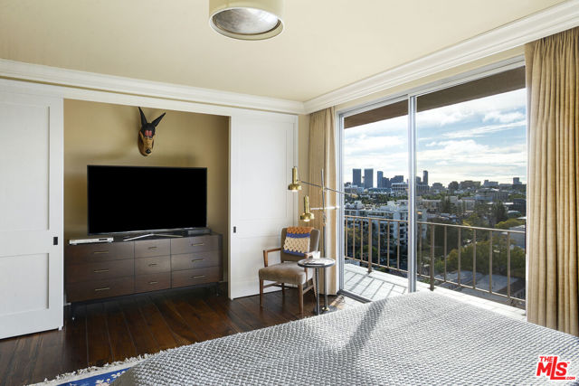 100 S Doheny Drive, Los Angeles CA: https://media.crmls.org/mediaz/c87abbaf-7766-4496-a0cc-ff7d9f4fbbcc.jpg