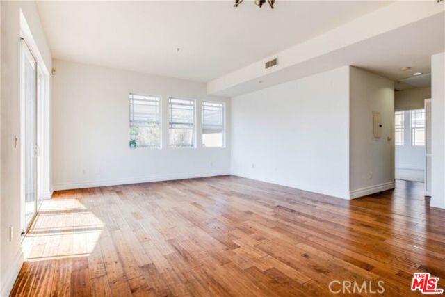 917 S New Hampshire Avenue, Los Angeles CA: https://media.crmls.org/mediaz/c87ac4a7-1b73-48bd-8a08-35f8c3ee112c.jpg