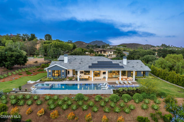 2111 High Knoll Circle, Thousand Oaks CA: https://media.crmls.org/mediaz/c87bedc8-c710-49c6-a85a-08af5c0628da.jpg