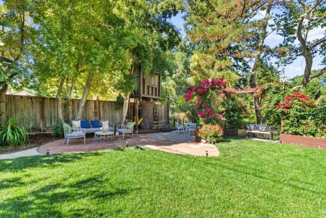 10500 Creston Drive, Los Altos CA: https://media.crmls.org/mediaz/c87bedfa-3dc3-4816-adc8-03c762106f6a.jpg