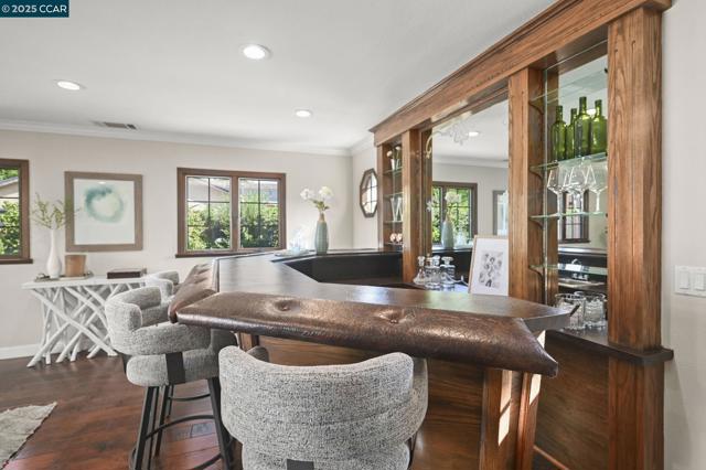 940 Lexington Pl, San Ramon CA: https://media.crmls.org/mediaz/c87cbb48-bb48-4be3-ae44-c76817286468.jpg