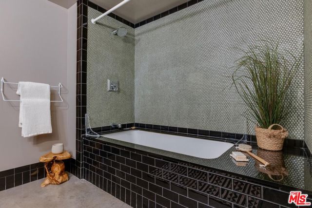 849 S Broadway, Los Angeles CA: https://media.crmls.org/mediaz/c87d776b-5d56-48eb-baee-311066d75de4.jpg