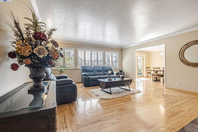Image 7 of 60 For 25660 Paul Ct