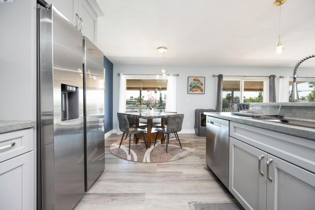 5514 Marlin Ct, Discovery Bay CA: https://media.crmls.org/mediaz/c87de191-9122-45de-9c14-5ca6115b8e16.jpg