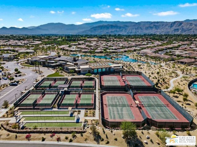 61 Zinfandel, Rancho Mirage CA: https://media.crmls.org/mediaz/c87edd90-5237-42fb-a30c-019ad4df8748.jpg