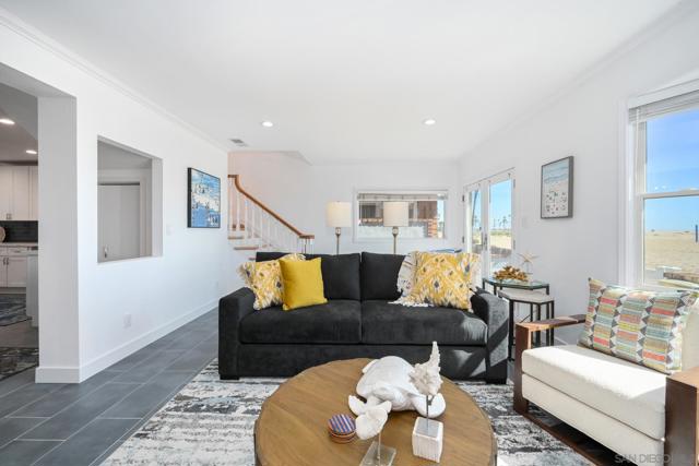 206 E E Oceanfront, Newport Beach CA: https://media.crmls.org/mediaz/c87fe8f2-6ee2-4c61-834f-ac9d13dc19fa.jpg