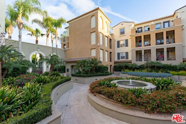 12975 Agustin Place, Playa Vista CA: https://media.crmls.org/mediaz/c87ff638-cfda-4826-81f7-79a9962b5547.jpg