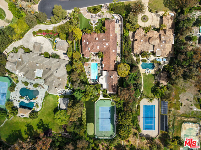 16727 Camino Sierra Del Sur Drive, Rancho Santa Fe CA: https://media.crmls.org/mediaz/c8801842-b24c-4e1a-a771-ed6d004f3c62.jpg