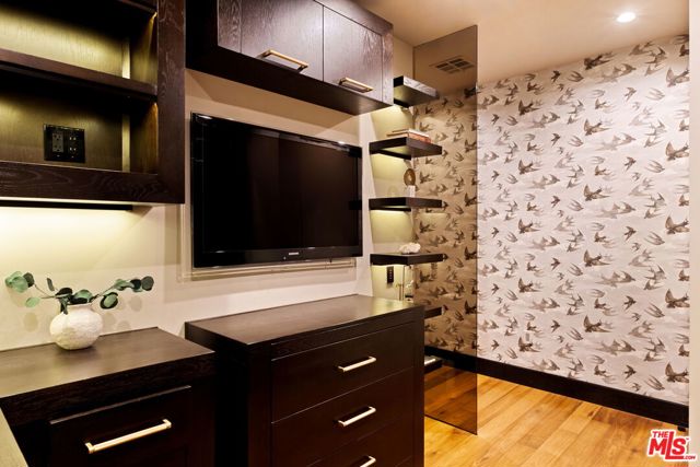 1155 S Grand Avenue, Los Angeles CA: https://media.crmls.org/mediaz/c88051e4-af48-4a21-9e02-d3d415d9b6cb.jpg