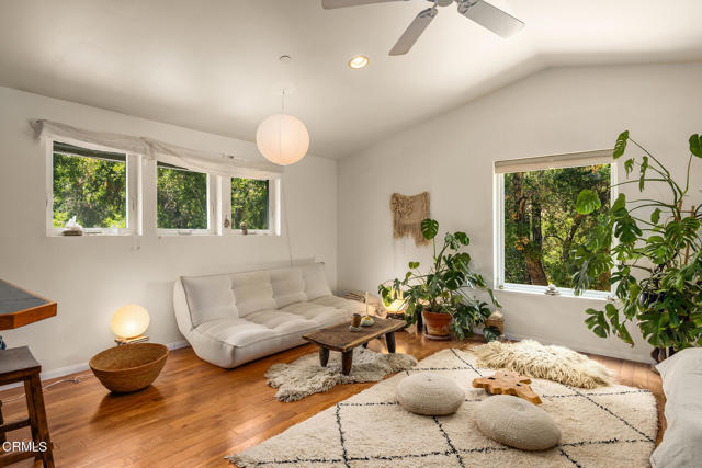 15990 Maricopa Highway, Ojai CA: https://media.crmls.org/mediaz/c880c3b9-5915-4ee7-a226-edab84a0e7c7.jpg