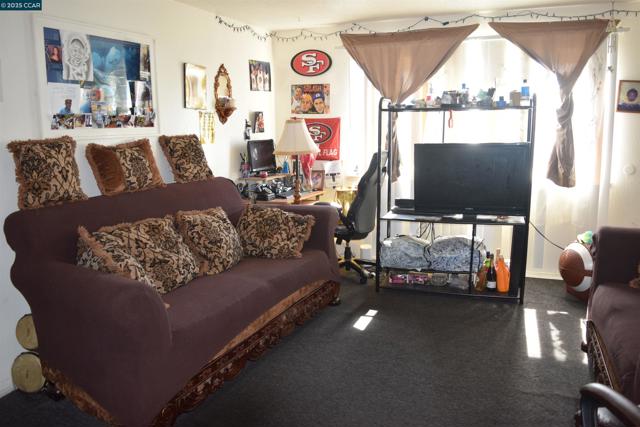 2518 Manchester Ave, San Pablo CA: https://media.crmls.org/mediaz/c880ee34-c419-4434-ad17-54553383fcc3.jpg