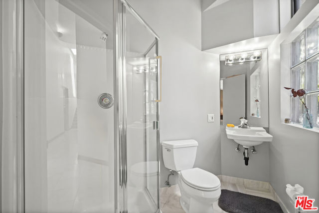 28828 Selfridge Dr, Malibu CA: https://media.crmls.org/mediaz/c881080e-e4d3-40de-92b3-07512d84e5e3.jpg