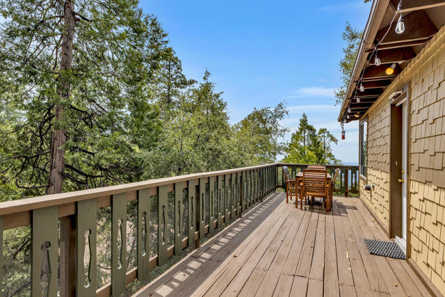 52365 Pine Ridge Road, Idyllwild CA: https://media.crmls.org/mediaz/c88173f1-a4f1-4616-bac8-d317289a9fe5.jpg