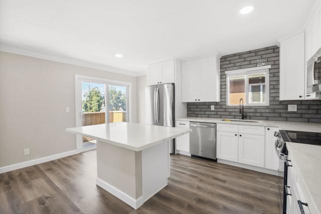 Detail Gallery Image 3 of 23 For 390 N 1st St #18,  El Cajon,  CA 92021 - 3 Beds | 2 Baths