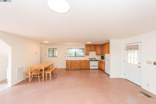 121 Mountain Aire Ln, Trinity Center CA: https://media.crmls.org/mediaz/c8825586-20f2-451d-8821-5d093687ab8c.jpg