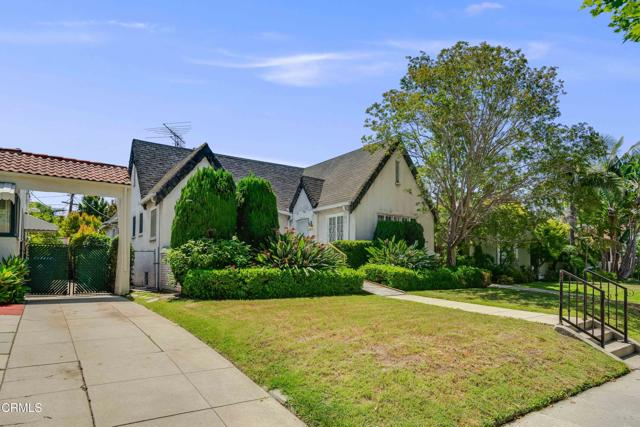 1120 S Burnside Avenue, Los Angeles CA: https://media.crmls.org/mediaz/c8825ee7-d020-42ae-a56c-ae5bf1039f3c.jpg