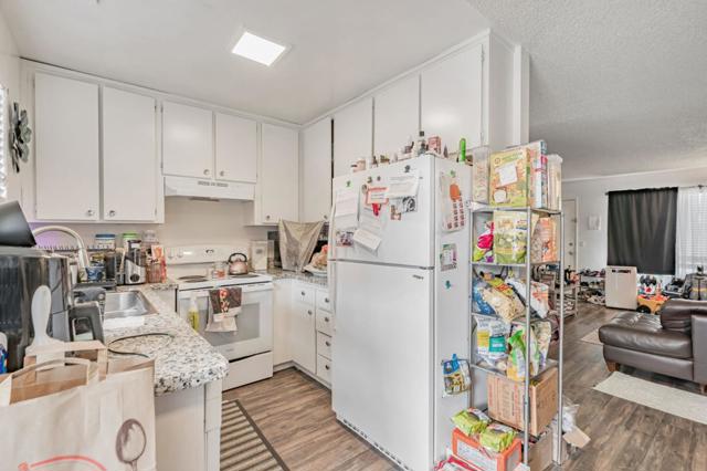 2560 Kenton Court, Santa Rosa CA: https://media.crmls.org/mediaz/c882aa77-d1cd-4425-bc39-481cd142b4a8.jpg
