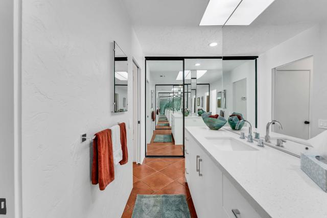511 Desert West Drive, Rancho Mirage CA: https://media.crmls.org/mediaz/c8837824-c310-4c12-92d1-0a9431a634f4.jpg