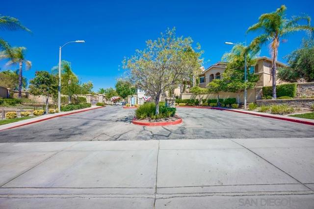26374 Arboretum Way, Murrieta CA: https://media.crmls.org/mediaz/c8837b89-3c38-4183-9cbb-be86dcdf215f.jpg