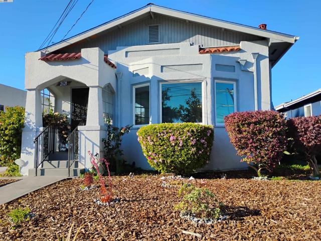2621 66th Avenue, Oakland CA: https://media.crmls.org/mediaz/c8838a67-393a-46bf-98b8-0a965446ca8c.jpg