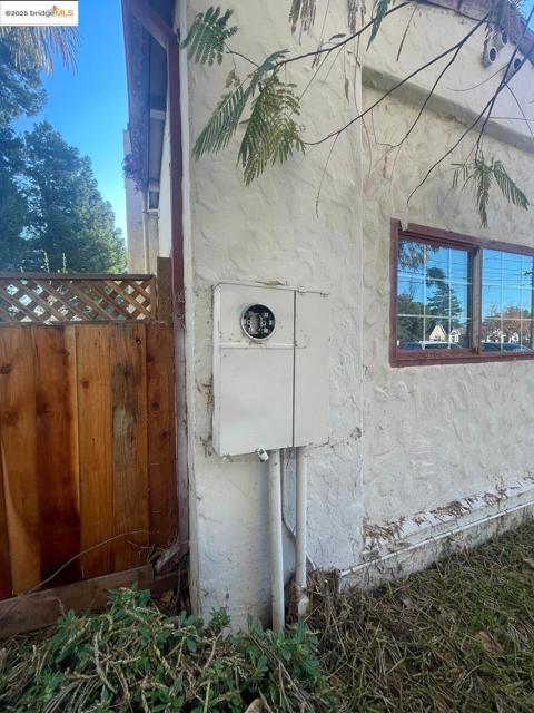 2890 Concord BLVD, Concord CA: https://media.crmls.org/mediaz/c8840592-fc6e-4820-b426-aa1603a82651.jpg