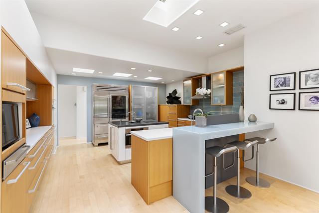 Detail Gallery Image 21 of 58 For 6028 Beaumont Ave, La Jolla,  CA 92037 - 5 Beds | 4 Baths