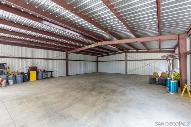 1339 Windsong Ln, Escondido CA: https://media.crmls.org/mediaz/c8846a4d-0e7f-4de2-84fc-6e9582994ecd.jpg