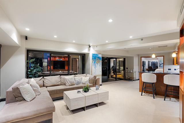 200 Harbor Dr, San Diego CA: https://media.crmls.org/mediaz/c8848123-a40e-4384-9c2f-45b2c5c4eb31.jpg