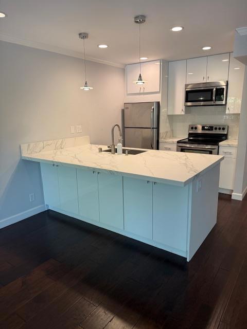 3295 La Mesa Drive, San Carlos CA: https://media.crmls.org/mediaz/c8849c93-ed8e-4887-ae11-10dc4ae2ecdb.jpg
