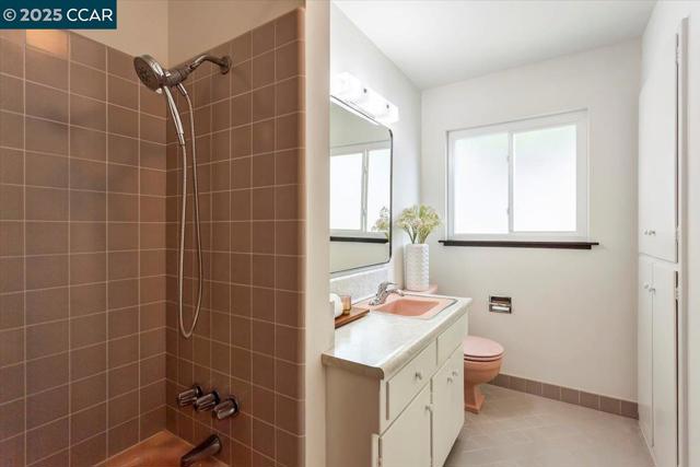 25 Whitehall Dr, Orinda CA: https://media.crmls.org/mediaz/c884ac00-7d18-4fa8-953b-b1060074e55c.jpg